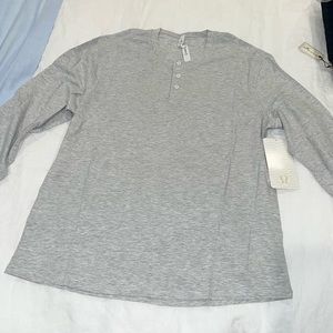 Mens Lululemon Henley tee Large light grey never worn still has tags